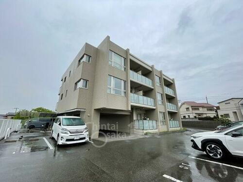 Ｙ’ｓＣｏｕｒｔ千里山 3階建