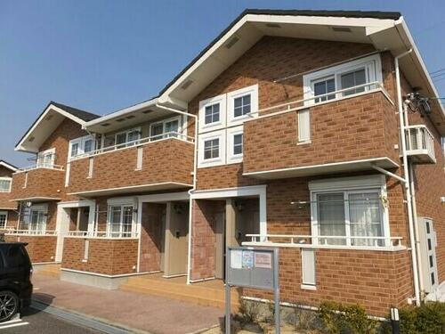 三重県鈴鹿市安塚町 2階建