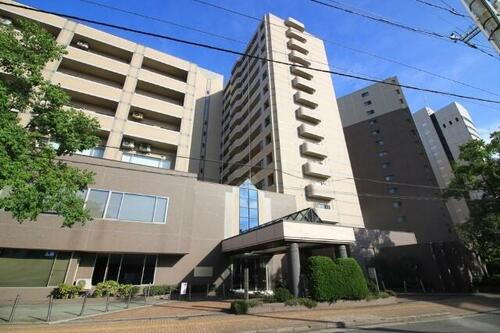 新潟県新潟市中央区万代５丁目 14階建