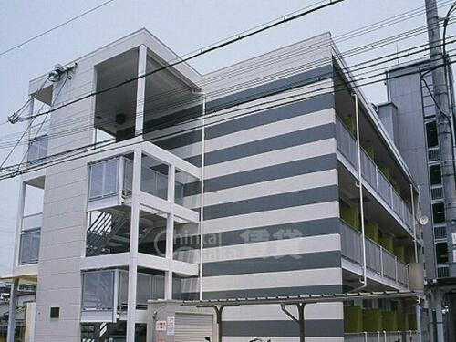 レオパレスドミール 3階建