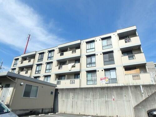 大阪府豊中市待兼山町 3階建