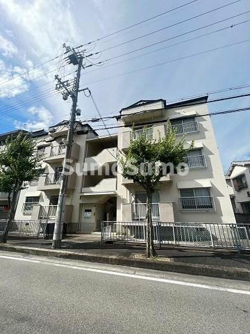 兵庫県尼崎市武庫之荘７丁目 3階建