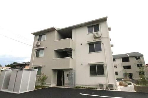 ヒルズ石和　Ａ棟 3階建