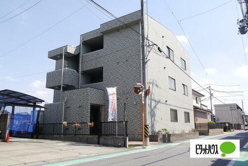 ユベリーア 3階建