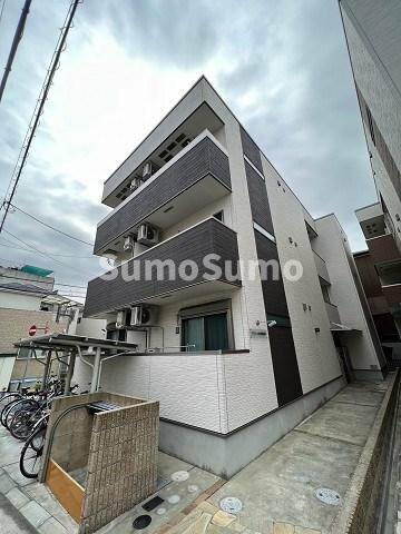兵庫県尼崎市北竹谷町３丁目 3階建