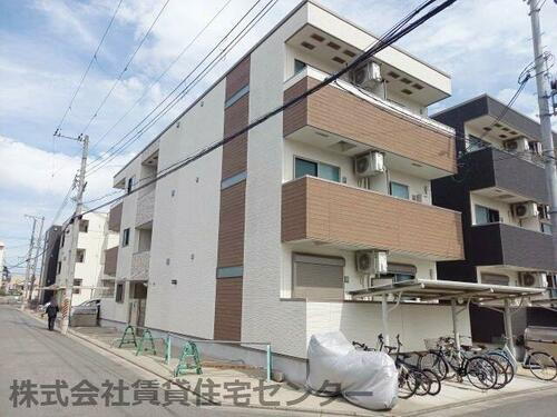 和歌山県和歌山市黒田 3階建 築8年10ヶ月