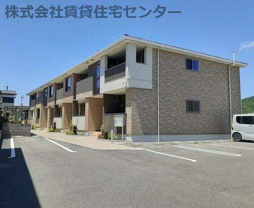 和歌山県和歌山市梶取 2階建