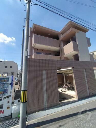 兵庫県伊丹市梅ノ木１丁目 築20年5ヶ月 3階建