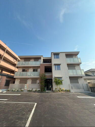 福岡県福岡市東区筥松３丁目 3階建