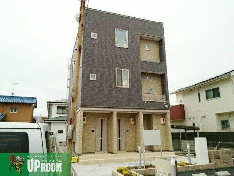 スカイ　イースト 3階建