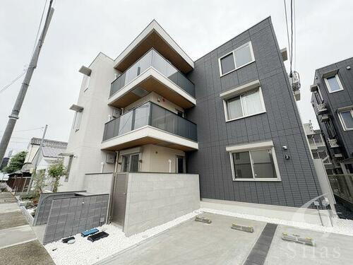 兵庫県西宮市甲子園一番町  3階建