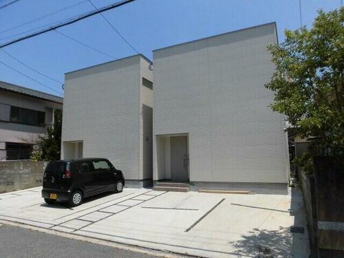 福岡県福岡市中央区福浜１丁目  2階建