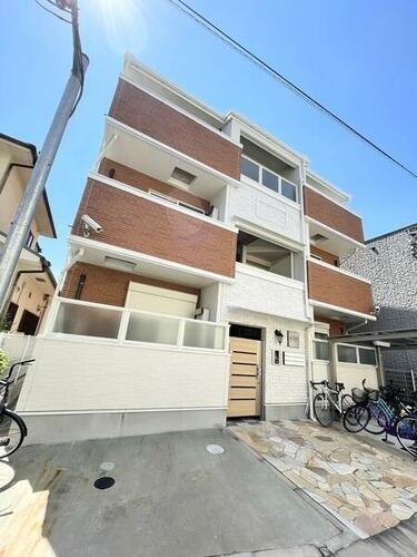 兵庫県神戸市兵庫区東山町１丁目 築8年12ヶ月 3階建