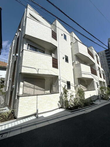 東京都荒川区東日暮里６丁目  3階建