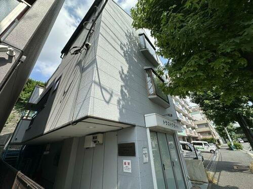 神奈川県横浜市青葉区市ケ尾町 3階建