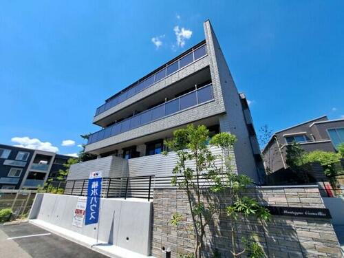 大阪府池田市五月丘１丁目  3階建