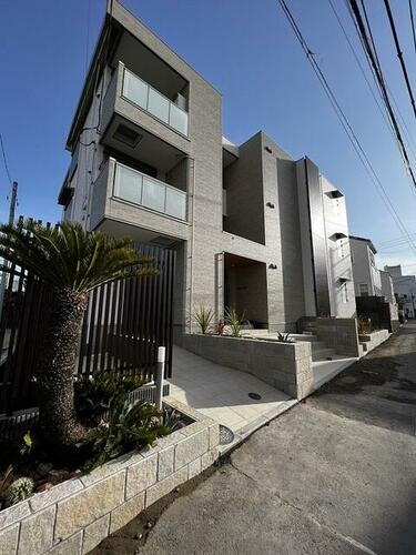 神奈川県鎌倉市材木座５丁目 築2年12ヶ月 3階建