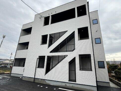 熊本県熊本市中央区壺川１丁目 3階建