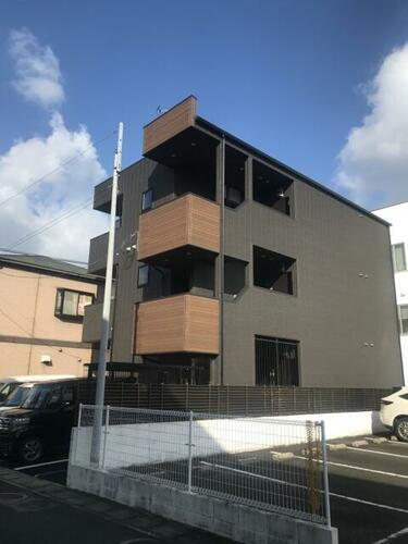 福岡県福岡市西区福重４丁目 3階建