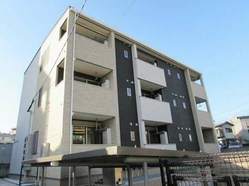 福岡県福岡市博多区空港前３丁目 3階建 築6年10ヶ月