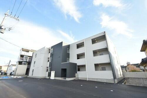 岡山県岡山市北区旭本町 3階建 