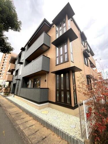 岡山県岡山市北区西古松１丁目 3階建 