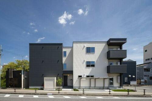 岡山県岡山市北区清輝橋４丁目  3階建