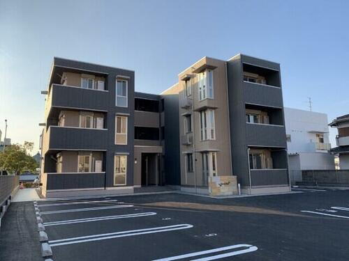 岡山県岡山市北区大元２丁目 3階建 築3年2ヶ月