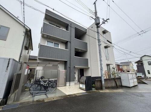 兵庫県三田市三輪４丁目 築2年9ヶ月 3階建