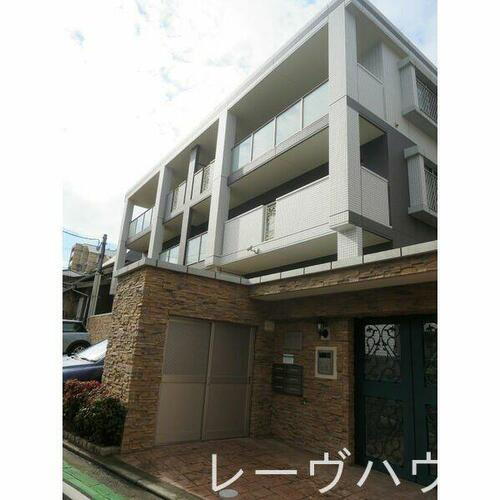 福岡県福岡市中央区平丘町 3階建