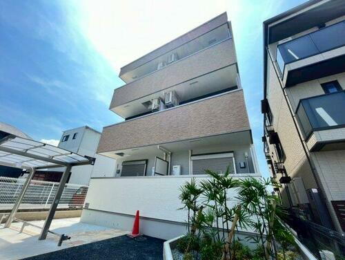 大阪府泉大津市池浦町４丁目  3階建