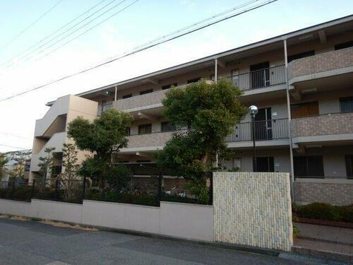 兵庫県神戸市東灘区西岡本３丁目 築41年6ヶ月 3階建