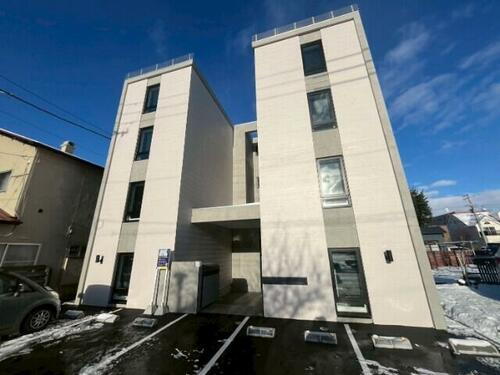 北海道札幌市西区八軒一条東１丁目 4階建 