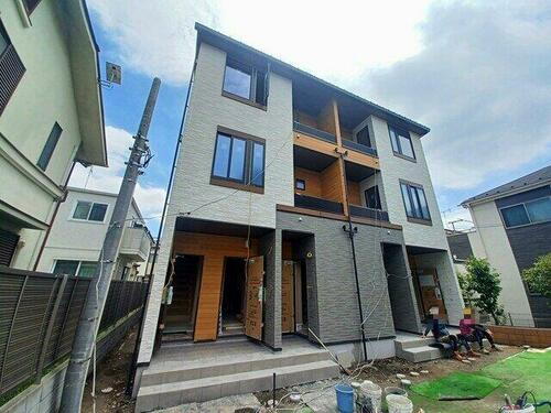 東京都足立区谷在家３丁目 3階建 