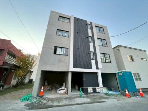 北海道札幌市豊平区豊平八条８丁目  4階建