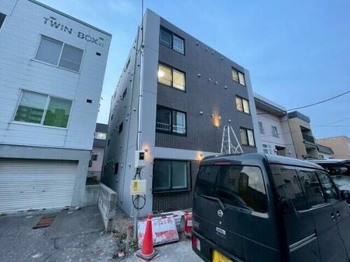 北海道札幌市豊平区美園九条６丁目  4階建