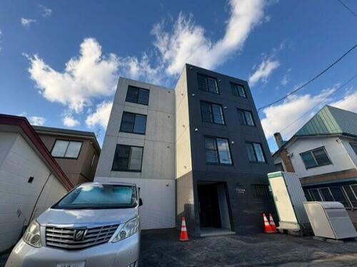 北海道札幌市豊平区美園四条１丁目  4階建