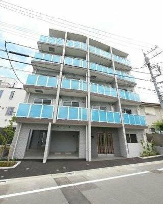 東京都足立区六町１丁目 5階建