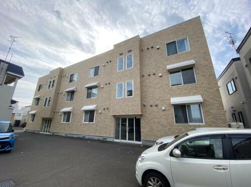 北海道札幌市北区北二十四条西１８丁目 3階建 築20年9ヶ月