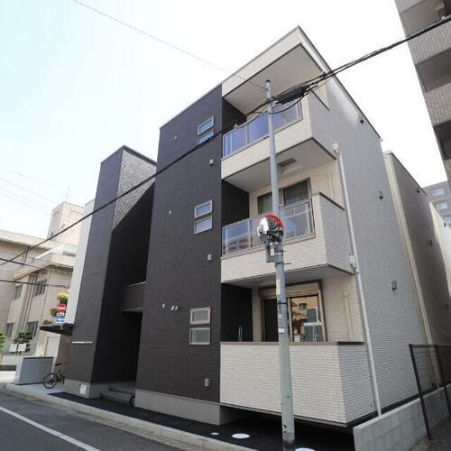 岡山県岡山市北区東島田町２丁目 築4年10ヶ月 3階建