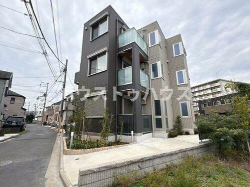 東京都足立区扇２丁目  3階建