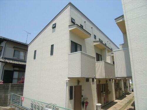 福岡県福岡市東区松島１丁目 2階建