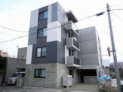 北海道札幌市中央区南十七条西６丁目 4階建