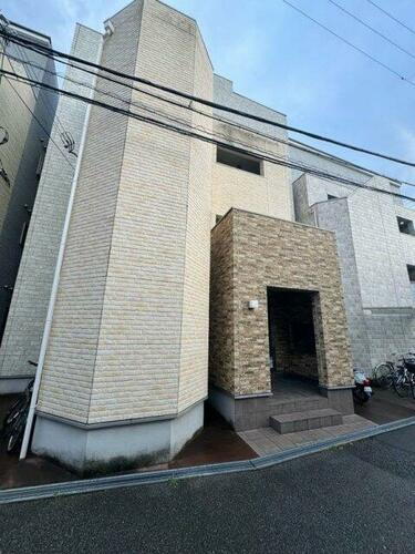 兵庫県神戸市須磨区月見山本町２丁目 3階建