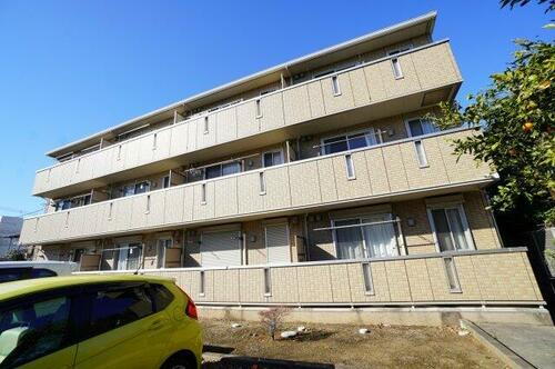 オッツ寒川 3階建