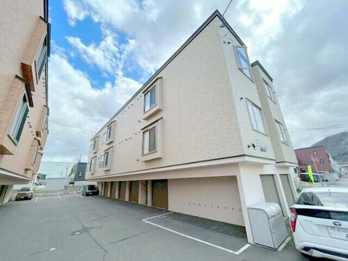 北海道札幌市手稲区西宮の沢二条３丁目 築8年12ヶ月 3階建