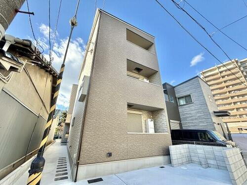 大阪府堺市堺区北向陽町１丁  3階建