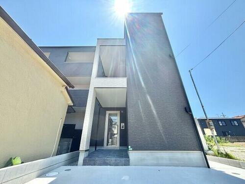 大阪府堺市西区浜寺石津町東５丁 築1年4ヶ月 3階建