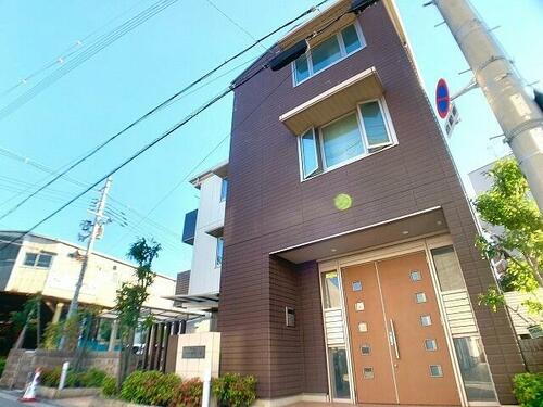 大阪府堺市堺区三宝町３丁 築13年3ヶ月 3階建