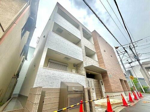 大阪府堺市西区浜寺石津町中３丁 築1年8ヶ月 3階建